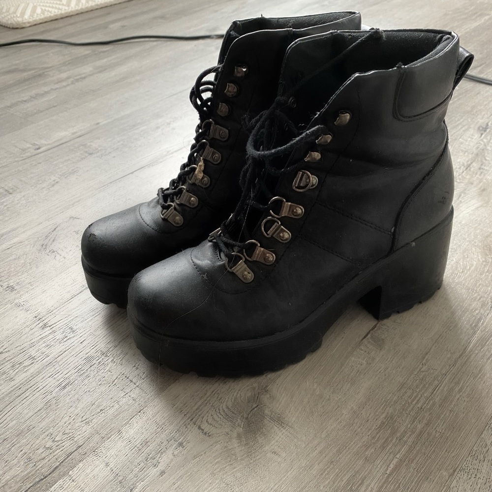 BLACK PLATFORM BOOTS size 7